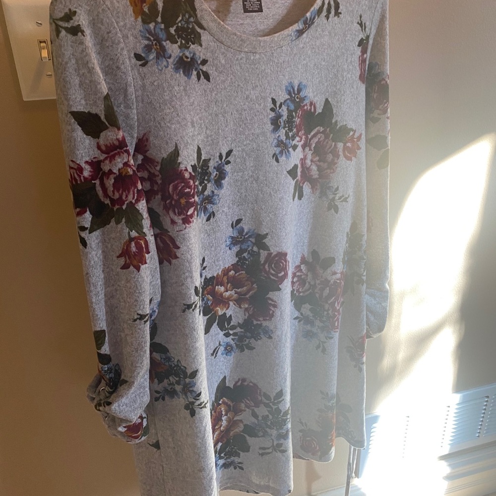 Dress - Picture 2 of 2